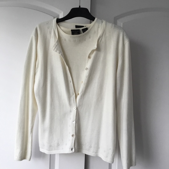 Woman’s clothes - Picture 1 of 6